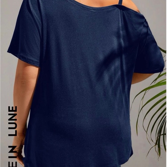 Plus Chain Detail Asymmetrical Neck Top NWT - Picture 2 of 8